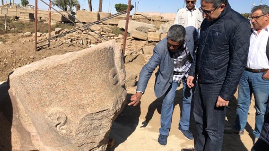 وزير السياحة والآثار يتفقد أعمال مشروع الهوية البصرية بمعابد وزير السياحة والآثار يتفقد أعمال مشروع الهوية البصرية بمعابد