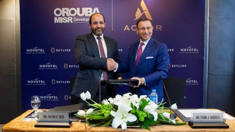 الديب وويليس عقب توقيع الاتفاقية