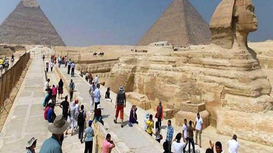 مساهمة قطاع السياحة المباشرة وغير المباشرة تبلغ نحو 20 % من مساهمة قطاع السياحة المباشرة وغير المباشرة تبلغ نحو 20 % من