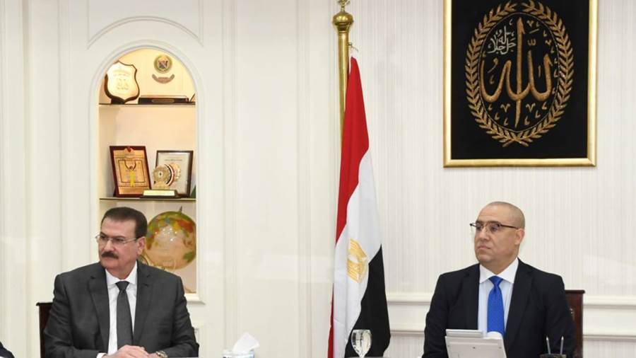 الدكتور عاصم الجزاروزير الإسكان والمرافق والمجتمعات العمراني