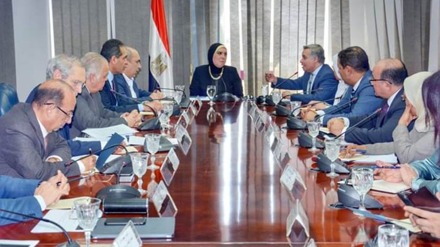 لقاءات مكثفة لوزيرة التجارة والصناعة مع مجتمع المصدرين لبحث 
