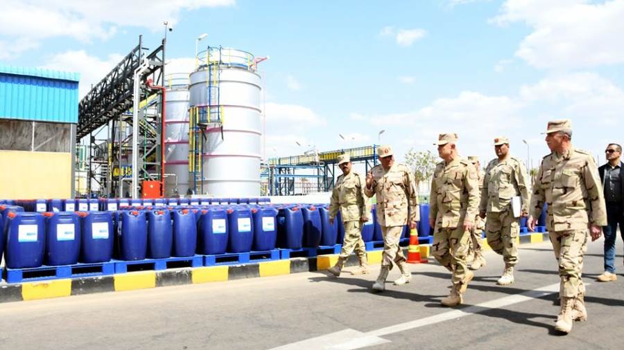 القوات المسلحة توفر المطهرات والسلع الغذائية الأساسية للمواط