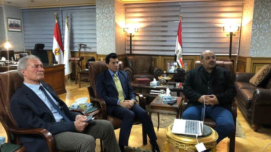 أشرف صبحي يشهد إجتماع توماس باخ وحسن مصطفى مع رؤساء الإتحادا