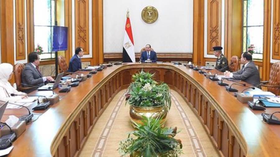 تفاصيل اجتماع الرئيس برئيس الوزراء وزراء الصحة والتعليم العا