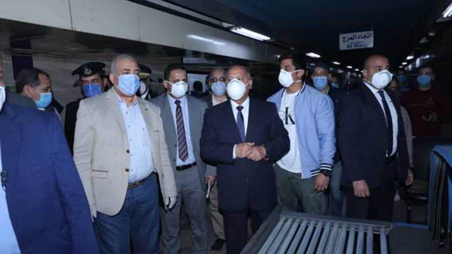 وزارة النقل توضح سبب زحام المترو في فيديو الأربعاء