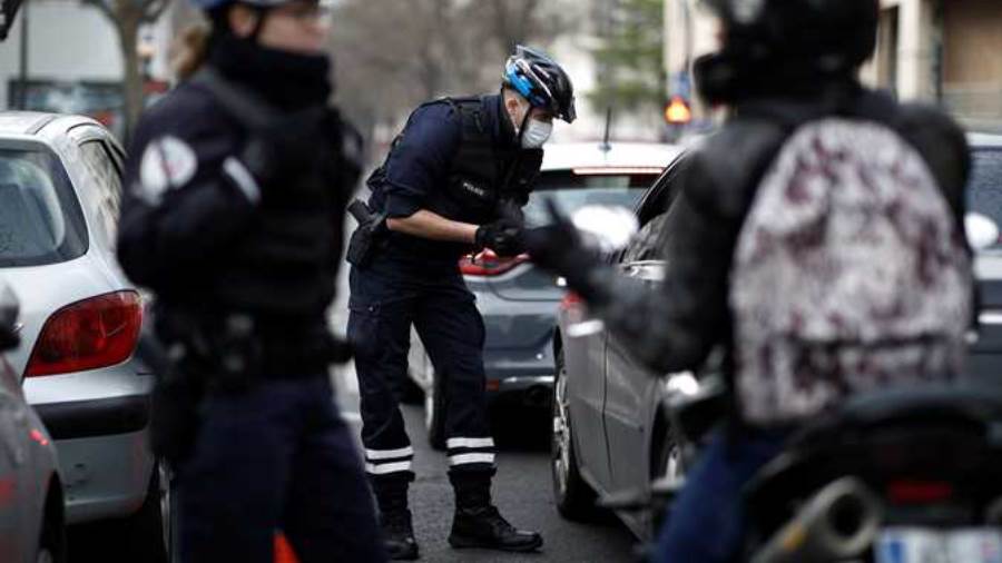 فرنسا تعلن إصابة أكثر من 2400 بكورونا ووفاة 240 حالة جديدة