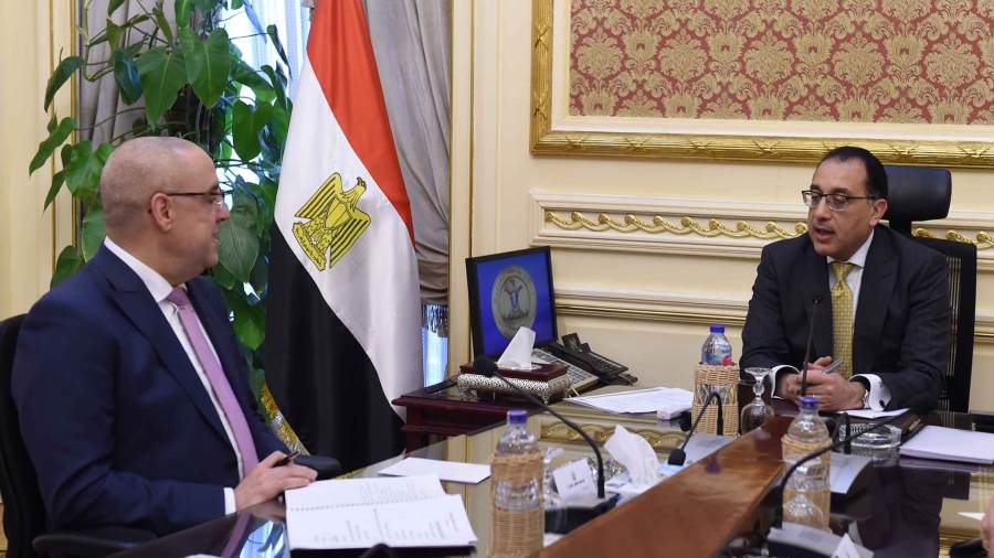 وزير الإسكان يستعرض موقف تنفيذ مشروع تطوير منطقة سور مجرى ال