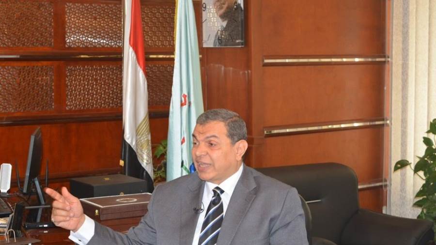 بعد انتشار كورونا.. وزير القوى العاملة يتابع أوضاع المصريين 