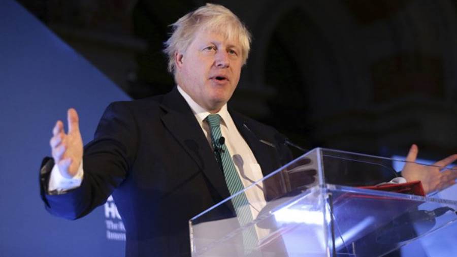 رئيس الوزراء البريطاني في المستشفى لإجراء فحوص مع استمرار إص