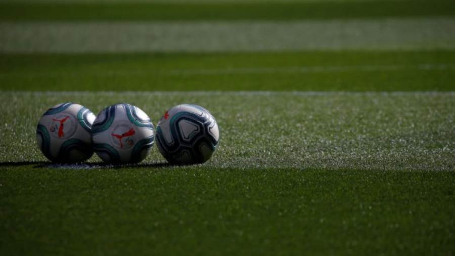 كورونا تكبد 5 دوريات كرة قدم أوروبية 4.5 مليار دولار