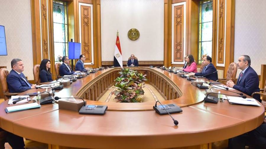 دفعة إقتصادية للمستثمرين من الرئيس السيسي خلال اجتماعه بحكوم دفعة إقتصادية للمستثمرين من الرئيس السيسي خلال اجتماعه بحكوم
