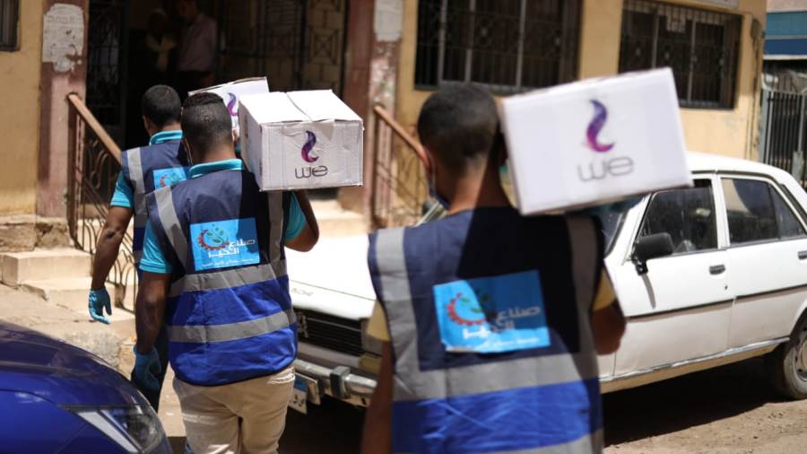 صناع الخيرتوزع كراتين مواد غذائية وحقائب للوقاية بمحافظتى ال