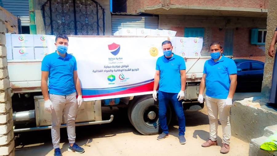 مبادرة حماية توزع 35 طن مواد غذائية بقرى محافظتي البحيرة وال