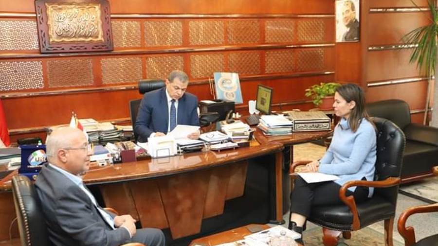 وزير القوى العاملة يتابع الإجراءات الاحترازية لـ 11500 عامل