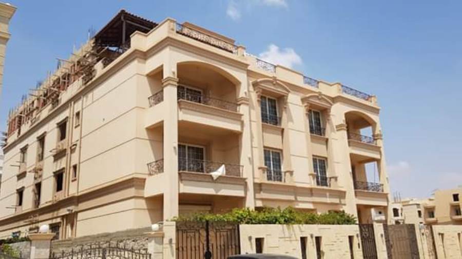 لجنة الإزالة الفورية بمدينة الشروق ترصد مخالفة تحويل سطح لدو