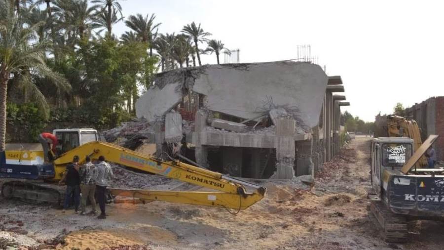 محافظ الجيزة: ازالةفيلات تم بناءها بالمخالفة علي اراضي زراعي محافظ الجيزة: ازالةفيلات تم بناءها بالمخالفة علي اراضي زراعي