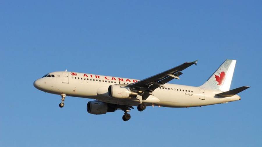 شركة طيران إير كندا تعلق الرحلات إلى الولايات المتحدة بسبب م