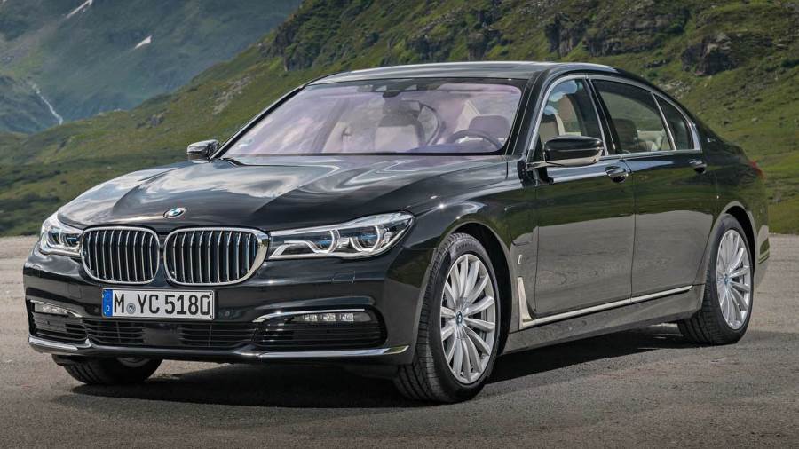 روسى يدفن سيارة BMW لعدة أشهر ليثبت نظرية من الخيال روسى يدفن سيارة BMW لعدة أشهر ليثبت نظرية من الخيال