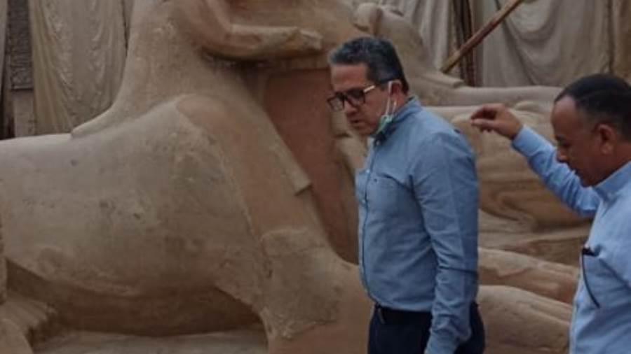 وزير السياحة يتفقد أعمال ترميم الكباش الأربعة تمهيدا لنقلها وزير السياحة يتفقد أعمال ترميم الكباش الأربعة تمهيدا لنقلها