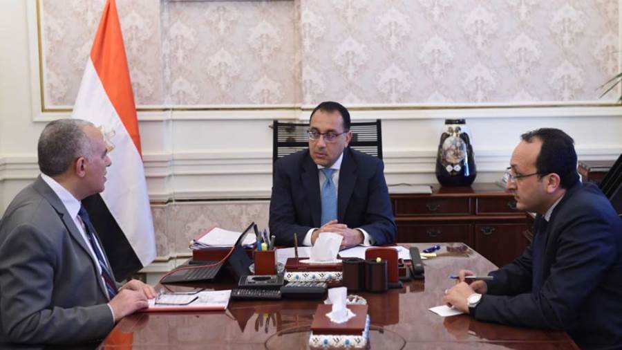 رئيس الوزراء يتابع مع وزير الري الموقف التنفيذي لأعمال تأهيل