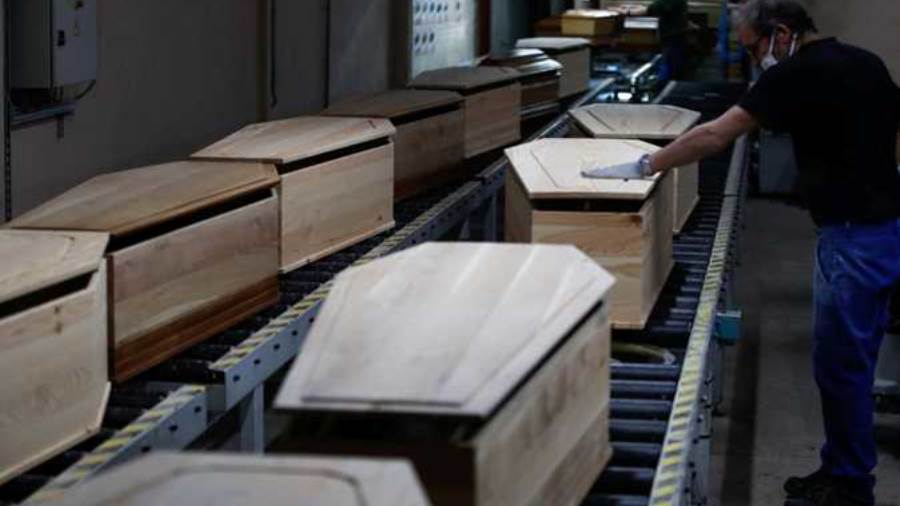 فرنسا تتجاوز 24 ألف حالة وفاة بفيروس كورونا