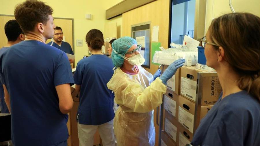 ألمانيا تعلن قدرتها على إجراء 900 ألف اختبار للكشف عن كورونا