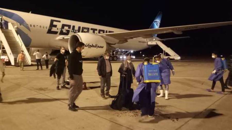 مطار مرسى علم يستقبل 233 مصريا عائدين من بريطانيا