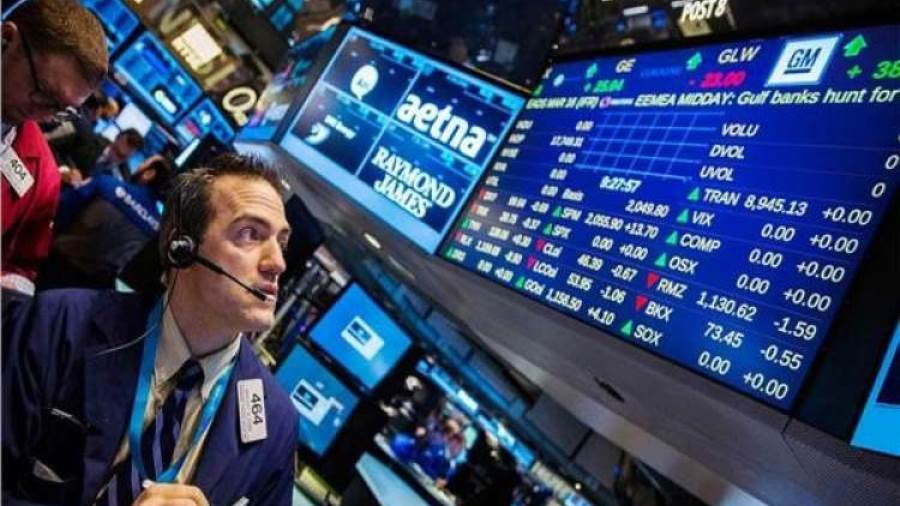 الأسهم الأمريكية تهبط بفعل المخاوف من موجة إصابات جديدة