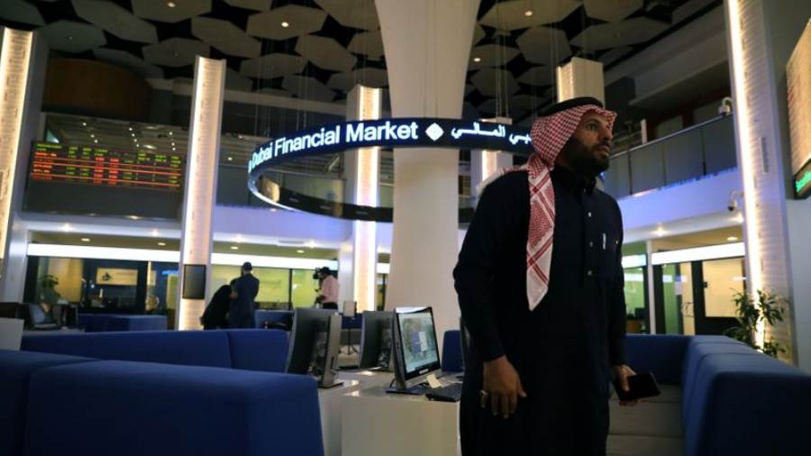 تخفيف إجراءات العزل يدعم دبي وأبوظبي الأول يهبط بالبورصة