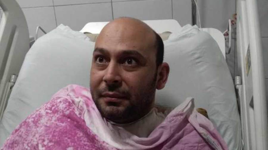 بعد فقدانه البصر.. اهتمام حكومي بطبيب كورونا وعلاجه بالمركز 