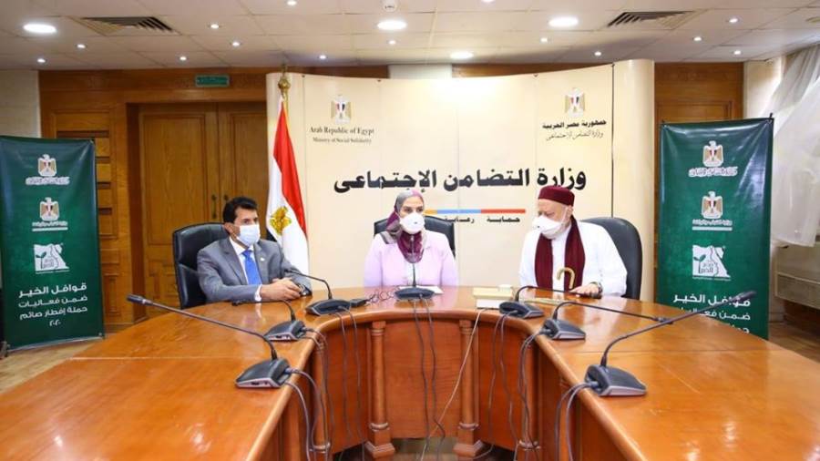 وزيرة التضامن تطلق قافلة الخير تضم 1250 طن مواد غذائية وتسته