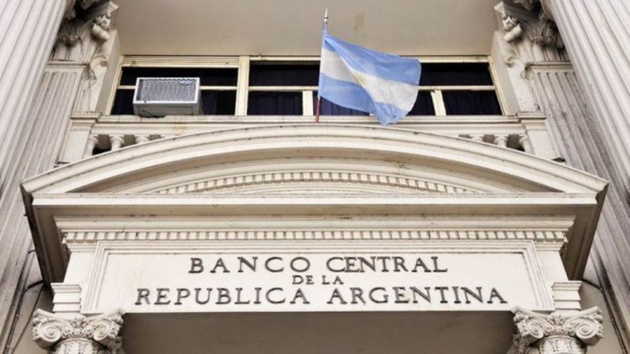 الأرجنتين تمدد محادثاتها لإعادة هيكلة دين قيمته 65 مليار دول