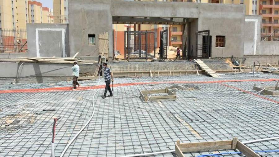 وزير الرياضة يتابع الأعمال الإنشائية بمدينة الشباب بالأسمرات