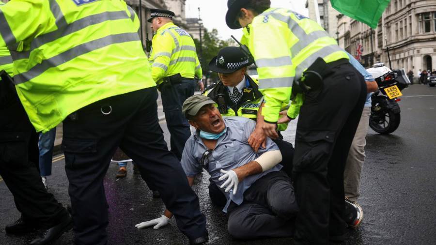 صورة.. التفاصيل الكاملة لتعرض رئيس الحكومة البريطانية لحادث صورة.. التفاصيل الكاملة لتعرض رئيس الحكومة البريطانية لحادث