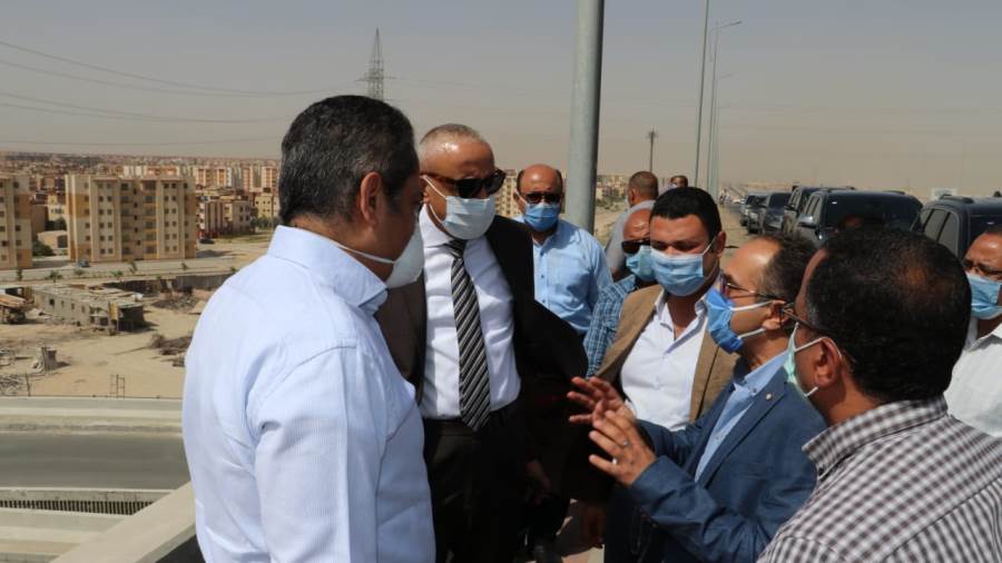 مسئولو الإسكان يتفقدون المحاور والطرق الرئيسية والكبارى بمدي