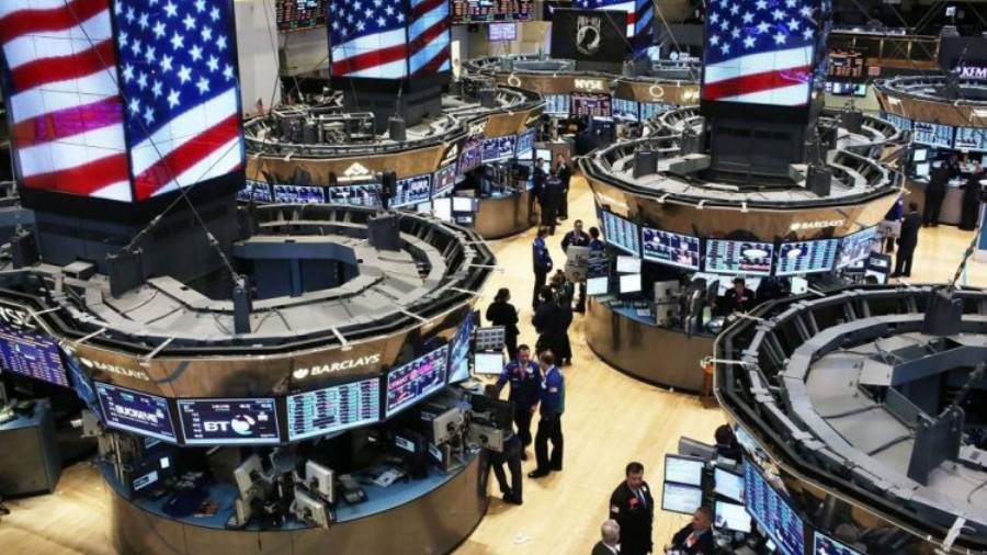 ستاندرد آند بورز يغلق على صعود طفيف وسط طفرة في إصابات كورون