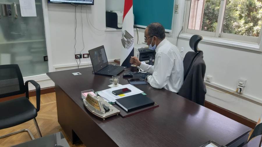 نائب وزير الإسكان يتابع أعمال جهاز تنظيم مياه الشرب والصرف ا