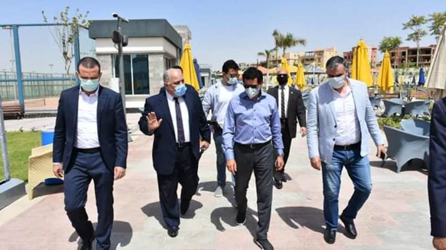 وزير الرياضة يقوم بجولة بمضمار الدراجات بستاد القاهرة الدولي