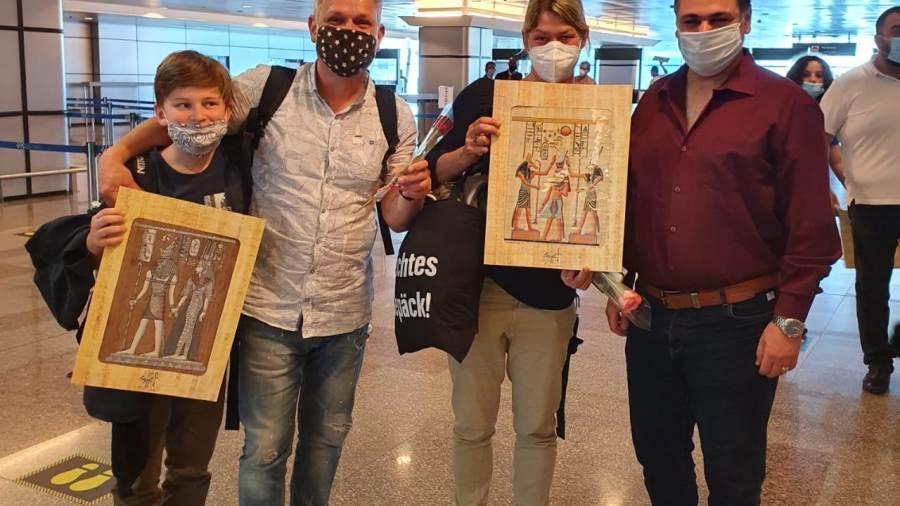 بعد أوكرانيا.. طائرتلن من سويسرا وبيلاروسيا يصلان الغردقة وش