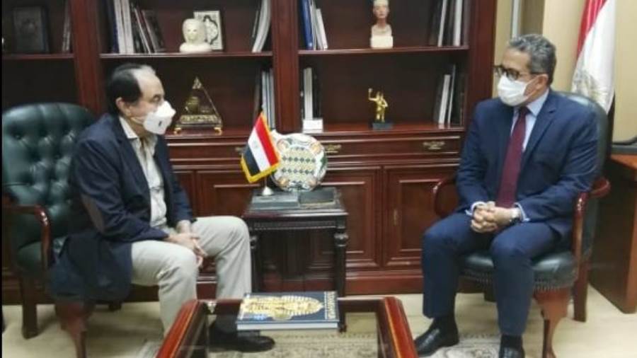 وزير السياحة يبحث إجراءات التشغيلمعرئيس غرفة المنشآت وزير السياحة يبحث إجراءات التشغيلمعرئيس غرفة المنشآت