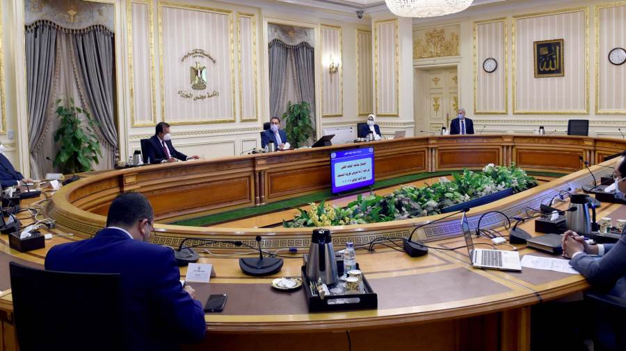 رئيس الوزراء يشدد على دعم الدولة لمركز الأبحاث للتوصل إلى لق