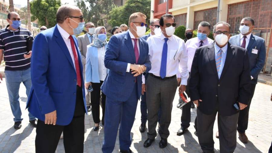 وزير التعليم العالي يتفقد امتحانات الفرق النهائية بتربية عين