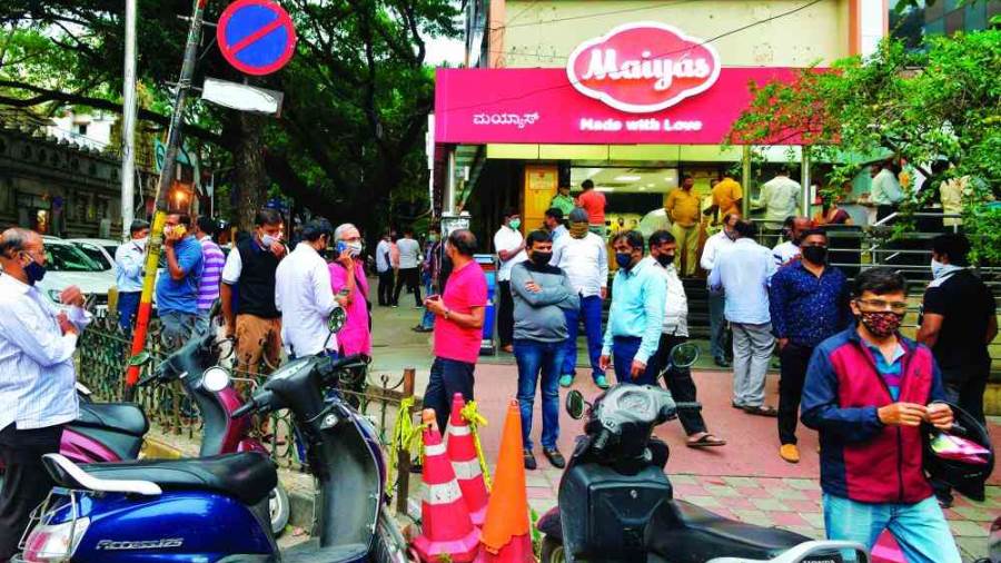 أكثر من 100 مليون هندي إلى حظر كورونا