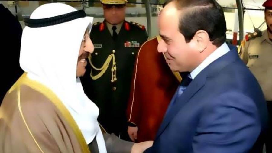 الرئيس السيسي يطمئن على صحة أمير الكويت عقب إجراءه لعملية جر الرئيس السيسي يطمئن على صحة أمير الكويت عقب إجراءه لعملية جر