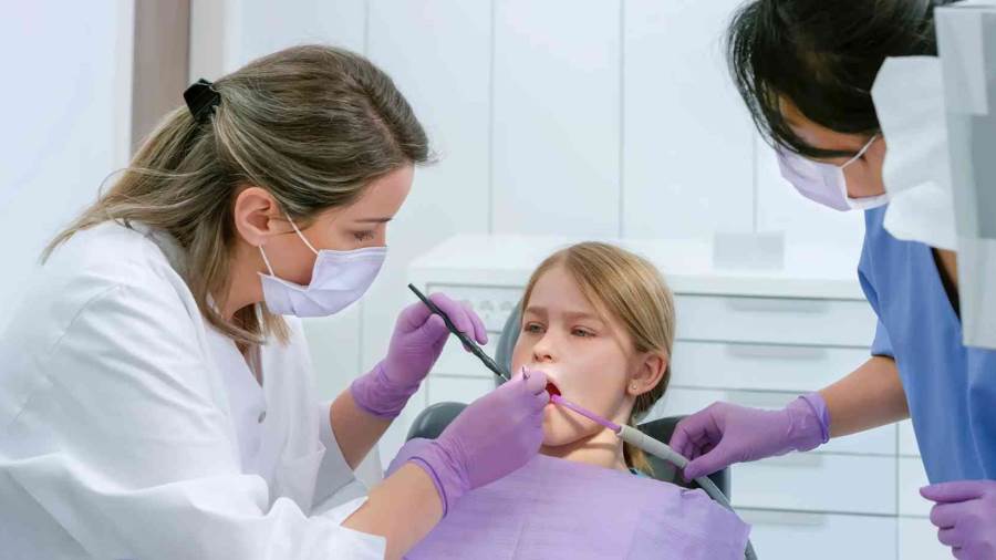 تحذير مهم من الصحة العالمية لأطباء الأسنان