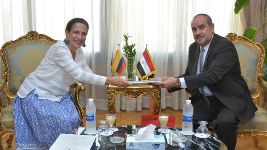 وزير الطيران يلتقى سفيرة دولة كولومبيا بالقاهرة