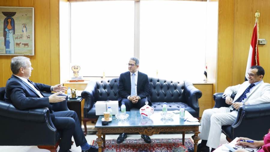 وزير السياحة يشيد بالتعاون المثمر والفعال بين مصر والمجر في وزير السياحة يشيد بالتعاون المثمر والفعال بين مصر والمجر في