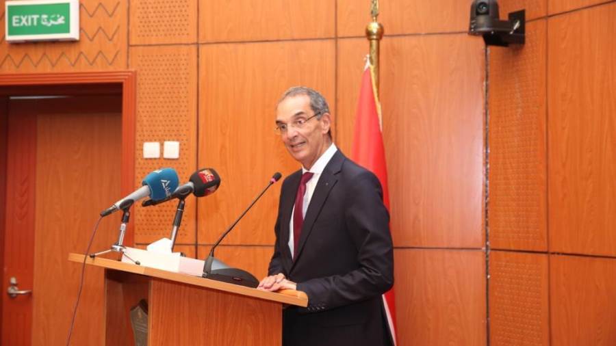 وزير الاتصالات: إتاحة خدمات التوثيق المميكنة من خلال 361 مكت