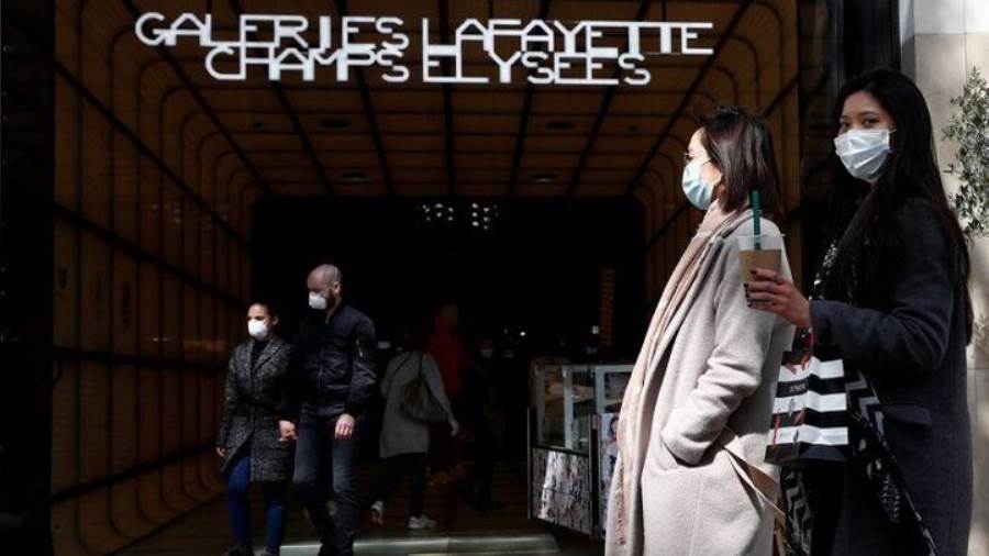 فرنسا تسجل زيادة قياسية في إصابات كورونا بعد رفع العزل العام