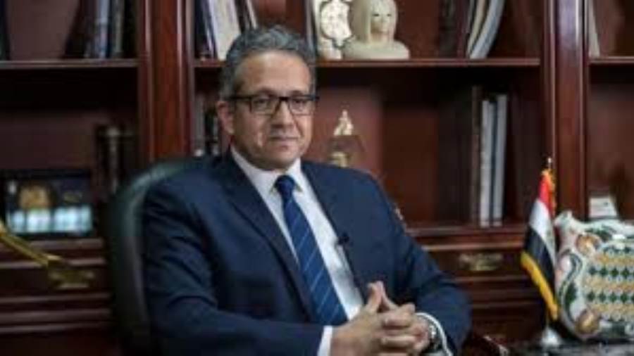 وزير السياحة يتفقد سقارة لاكتشاف الآثار الجديدة وزير السياحة يتفقد سقارة لاكتشاف الآثار الجديدة